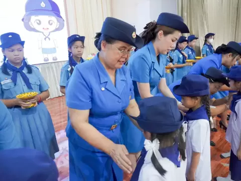 พิธีเข้าประจำหมู่ยุวกาชาดและรับเข็มเครื่องหมายยุวกาชาด