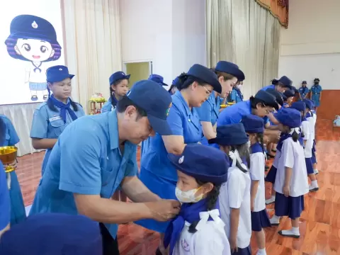 พิธีเข้าประจำหมู่ยุวกาชาดและรับเข็มเครื่องหมายยุวกาชาด